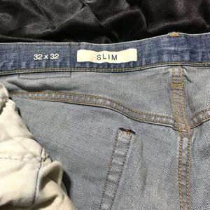 Men's Gap distressed jeans. 32 x 32
